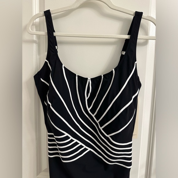 Chico’s Gottex Embrace V Neck One Piece Swimsuit SZ 16 Ajustable Strap BLK/White - Picture 3 of 10